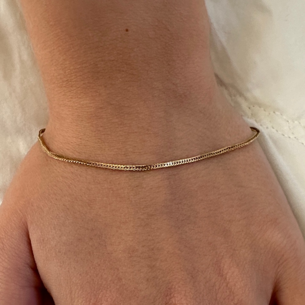 Delicate Gold Herringbone Chain Bracelet - Women